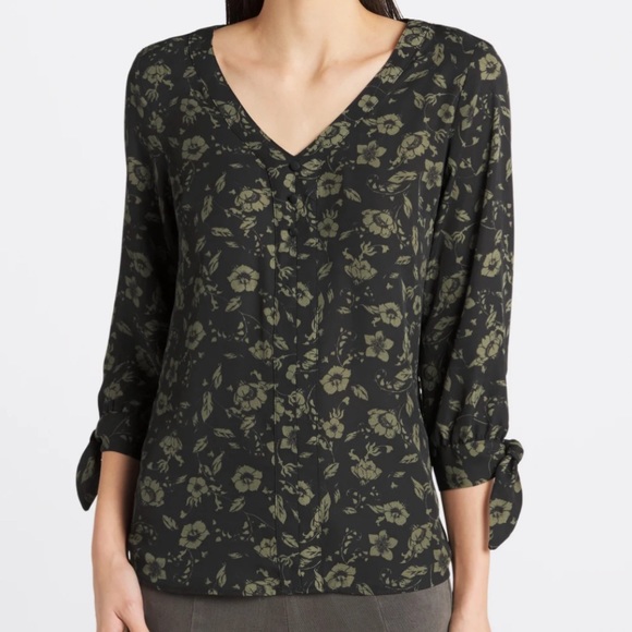 Fortune + Ivy SZ S Green and Black blouse. The front is polyester & back is knit - Picture 1 of 6